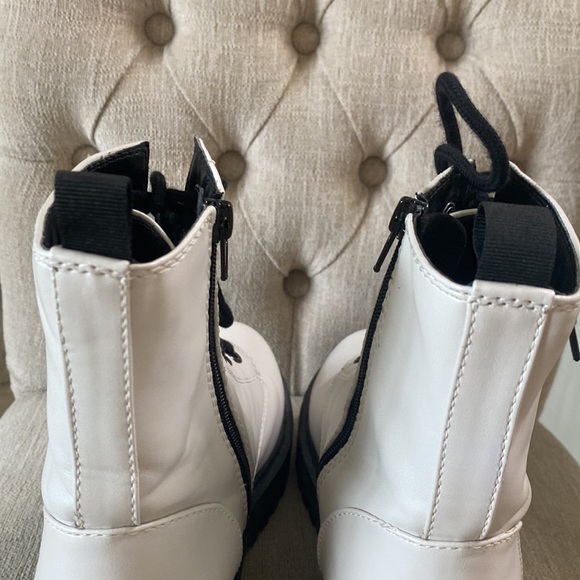 Unr8ed EUC White & Black Lace Up Zip Closure Beautiful Combat Boots - Sz 10 - Picture 15 of 16